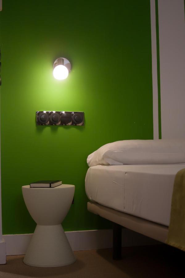Hostal Santa Ana Colors Madrid Exteriér fotografie