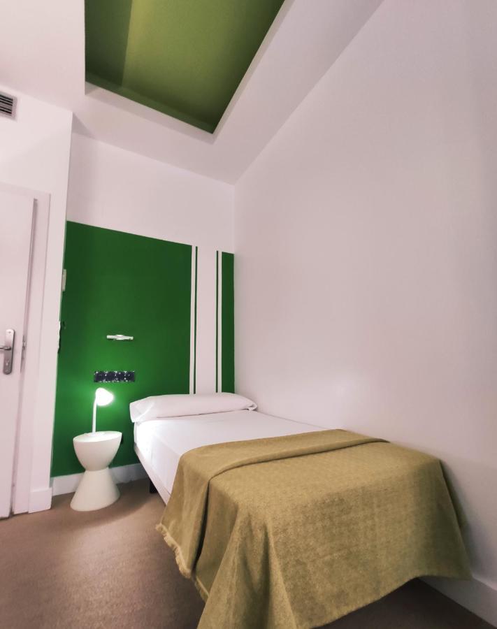 Hostal Santa Ana Colors Madrid Exteriér fotografie